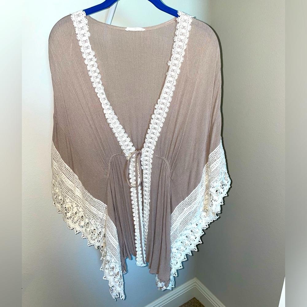 M/L taupe tunic with cream colored accents. By BEFORE YOU.